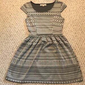 Black and White Patterned Small Women’s Dress